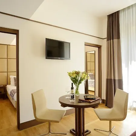 Szálloda The Independent 4*