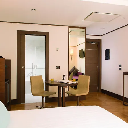 The Independent 4* Rom