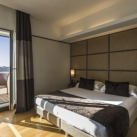 Hotell The Independent 4*